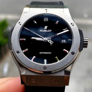 1 Hublot Classic Fusion Black Titanium 42mm 542NX1171LR