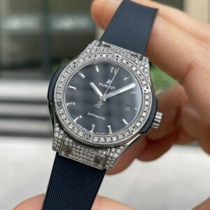 1 Hublot Classic Fusion Titanium Automatic 33mm 582.NX.1170.RX