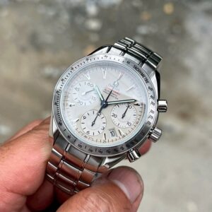 1 Omega Speedmaster Chronometer 323.10.40.40.02.001