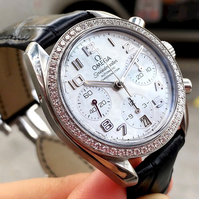 2 Omega Speedmaster Chronograph Diamond 324.18.38.40.05.001 2 Omega Speedmaster Chronograph Diamond 324.18.38.40.05.001