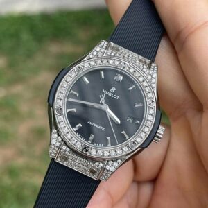 4 Hublot Classic Fusion Titanium Automatic 33mm 582.NX.1170.RX
