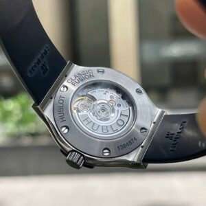 5 Hublot Classic Fusion Titanium Automatic 33mm 582.NX.1170.RX