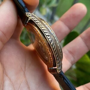 7 Gucci G-Timeless Automatic 126.4 18k Gold Au750