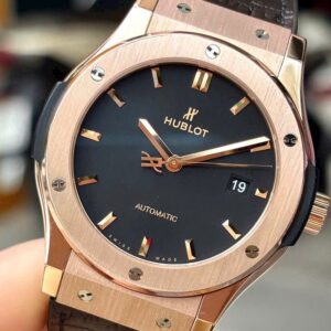1 Hublot Classic vang khoi 18k 42mm mat den 542OX1181RX