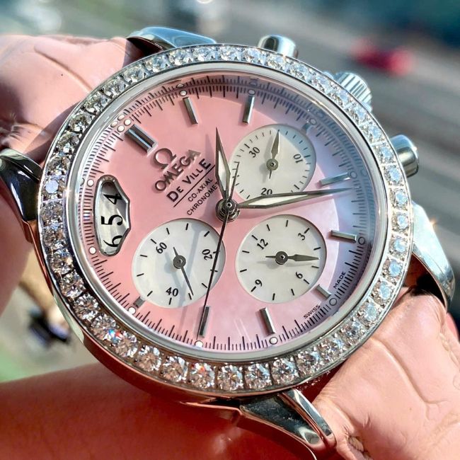 Omega DeVille nữ mặt xà cừ hồng niềng kim Chronograph 4877.74.34 1 Omega DeVille nữ mặt xà cừ hồng niềng kim Chronograph 4877.74.34 1