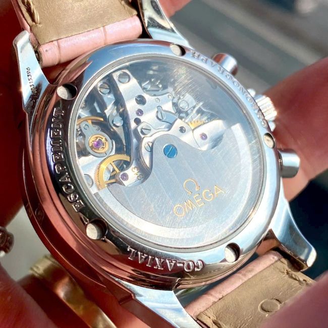 Omega DeVille nữ mặt xà cừ hồng niềng kim Chronograph 4877.74.34 2 Omega DeVille nữ mặt xà cừ hồng niềng kim Chronograph 4877.74.34 2