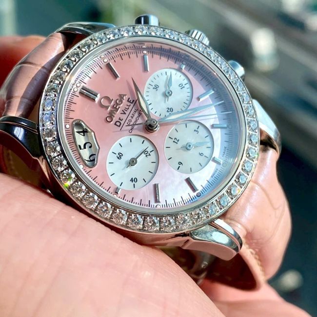 Omega DeVille nữ mặt xà cừ hồng niềng kim Chronograph 4877.74.34 3 Omega DeVille nữ mặt xà cừ hồng niềng kim Chronograph 4877.74.34 3