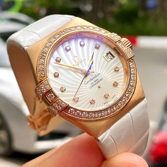 Omega nữ Công Tê Vàng hồng 18k Diamond MOP Automatic 123.58.35.20.55.003 2 Omega nữ Công Tê Vàng hồng 18k Diamond MOP Automatic 123.58.35.20.55.003 2