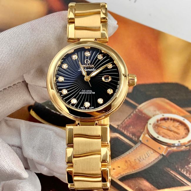 Omega De Ville 425.65.34.20.51.001 Ladymatic mặt số đen cọc hạt vàng khối 18k 34mm 4 Omega De Ville 425.65.34.20.51.001 Ladymatic mặt số đen cọc hạt vàng khối 18k 34mm 4