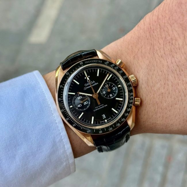 Omega Speedmaster Two Counters Chronograph Vàng đúc 18k Coaxial 7
