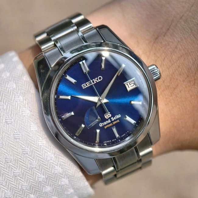Grand Seiko Spring SBGA105 Limited 500 - mặt xanh blue - mề đay sư tử vàng 18k 3