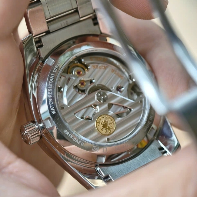 Grand Seiko Spring SBGA105 Limited 500 - mặt xanh blue - mề đay sư tử vàng 18k 4