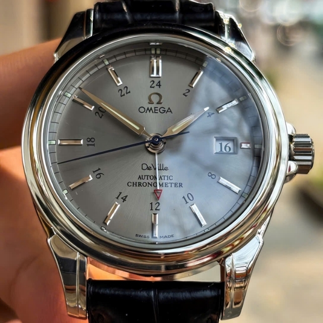 Omega DeVille GMT 39mm - mặt xám - đáy khắc vị thần thời gian 1