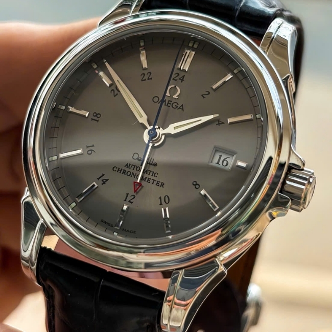 Omega DeVille GMT 39mm - mặt xám - đáy khắc vị thần thời gian 3