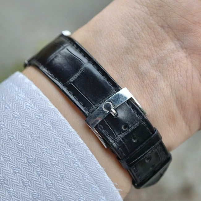 Omega Prestige kim xăng báo cót - mặt đen - Coaxial 39.5mm 6