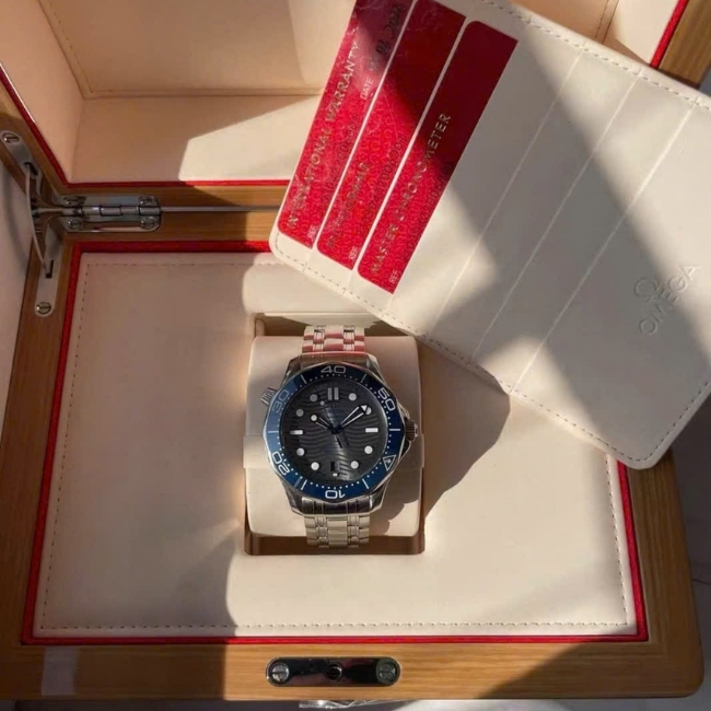 Omega Seamaster Diver 300 mặt xám 42mm - Master Coaxial - có van xả khí heli 7