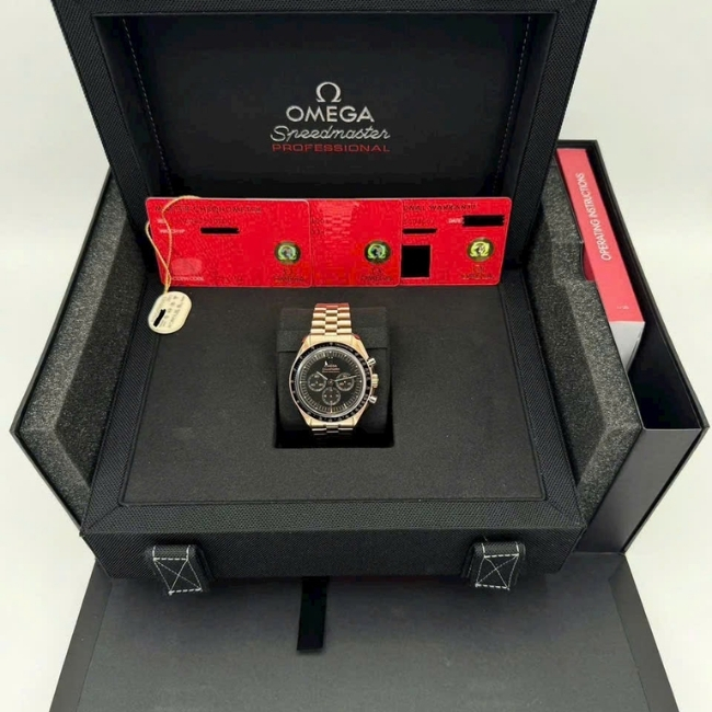 Omega Speedmaster Moonwatch Professional 42mm 18k Sedna™ gold 310.60.42.50.01.001 1