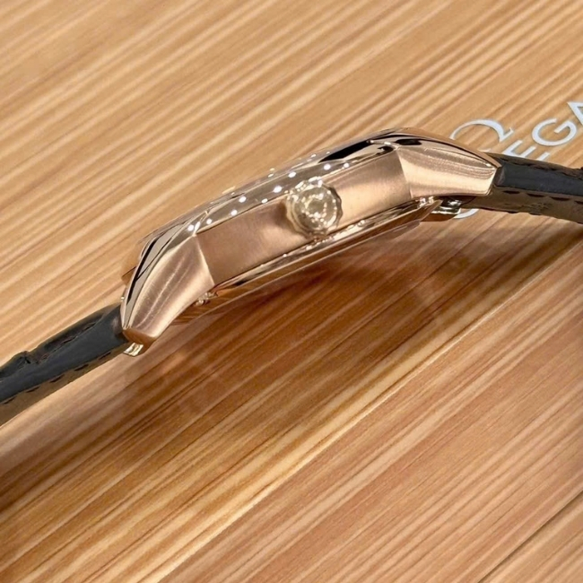 Omega hour vision vàng đúc 18k mặt số nâu Brown 41mm - cọc số la mã 3