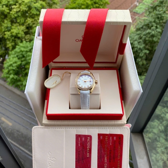 Omega nữ Aqua Terra 150M Co-Axial 231.58.30.20.55.002 MOP Gold 18K Diamond 1