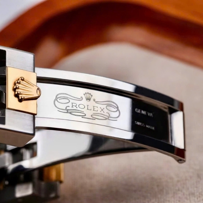 Rolex Submariner Date mặt số đen Demi vàng 18k 40mm - cọc số dạ quang 8