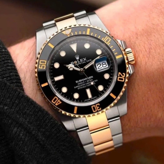 Rolex Submariner Date mặt số đen Demi vàng 18k 40mm - cọc số dạ quang 9