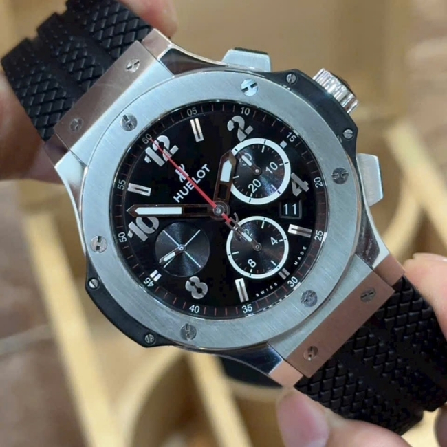 Hublot Big Bang Titanium Chronograph 301.SX.130.RX 44mm mặt số đen 1