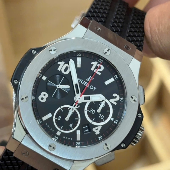 Hublot Big Bang Titanium Chronograph 301.SX.130.RX 44mm mặt số đen 2