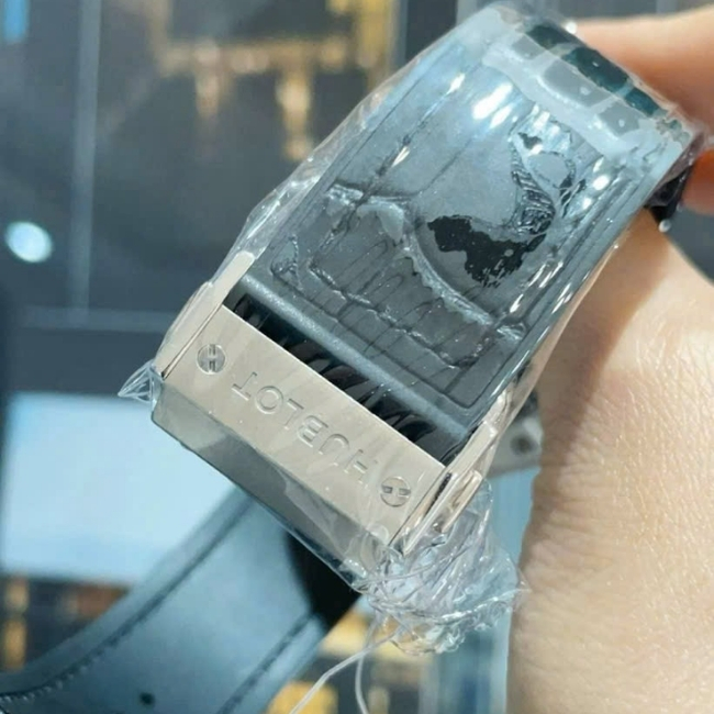 Hublot Big Bang Titanium Chronograph 301.SX.130.RX 44mm mặt số đen 4