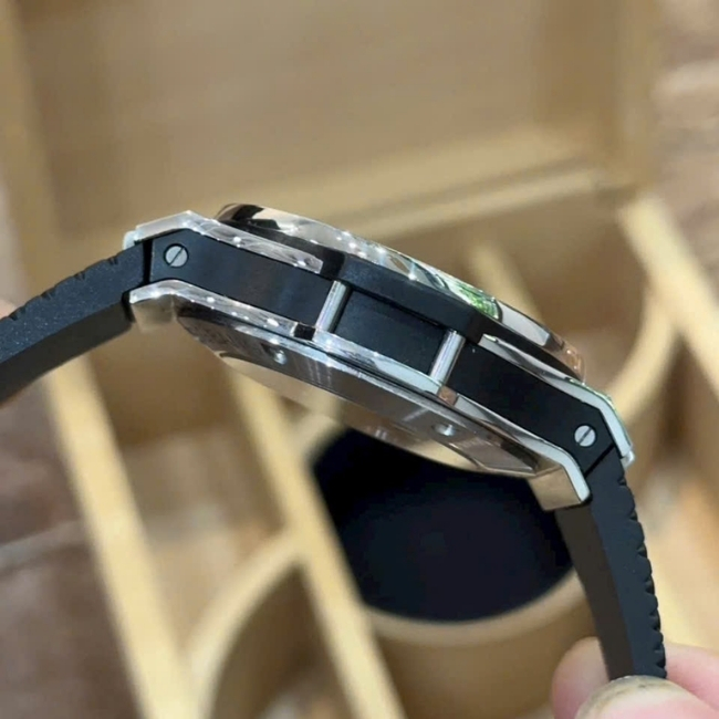 Hublot Big Bang Titanium Chronograph 301.SX.130.RX 44mm mặt số đen 7