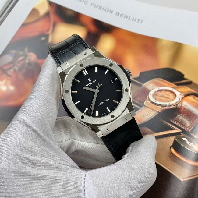 Hublot Classic mặt đen 45mm Titanium Automatic 1