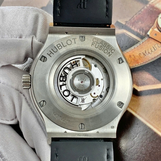 Hublot Classic mặt đen 45mm Titanium Automatic 3