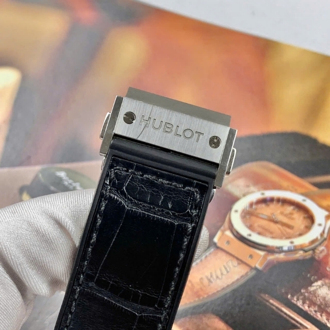 Hublot Classic mặt đen 45mm Titanium Automatic 5