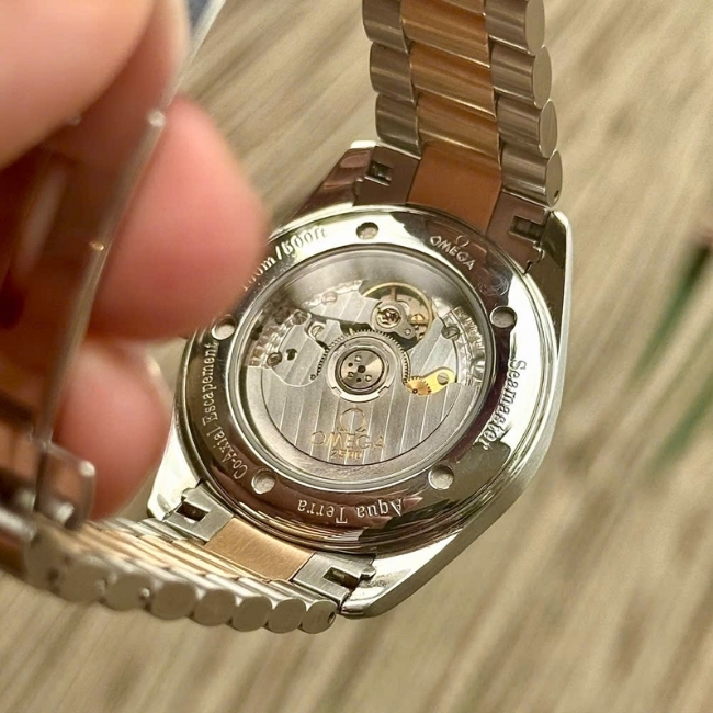 Omega Aqua Terra 150M Coaxial 39.2mm Demi hồng 18k dây kim loại 2