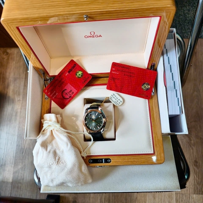 Omega Aqua Terra Daydate Bezel 18k - bản dây da - 41.5mm - Mặt số đen - Máy 8602 1