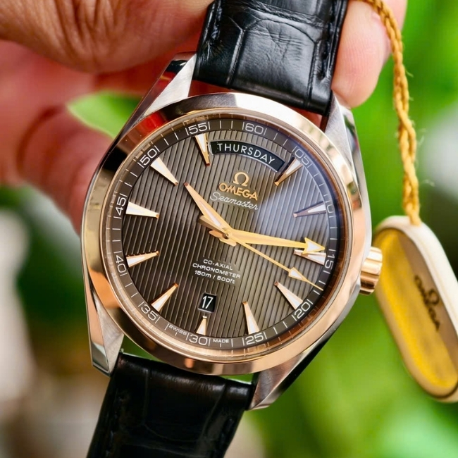 Omega Aqua Terra Daydate Bezel 18k - bản dây da - 41.5mm - Mặt số đen - Máy 8602 2