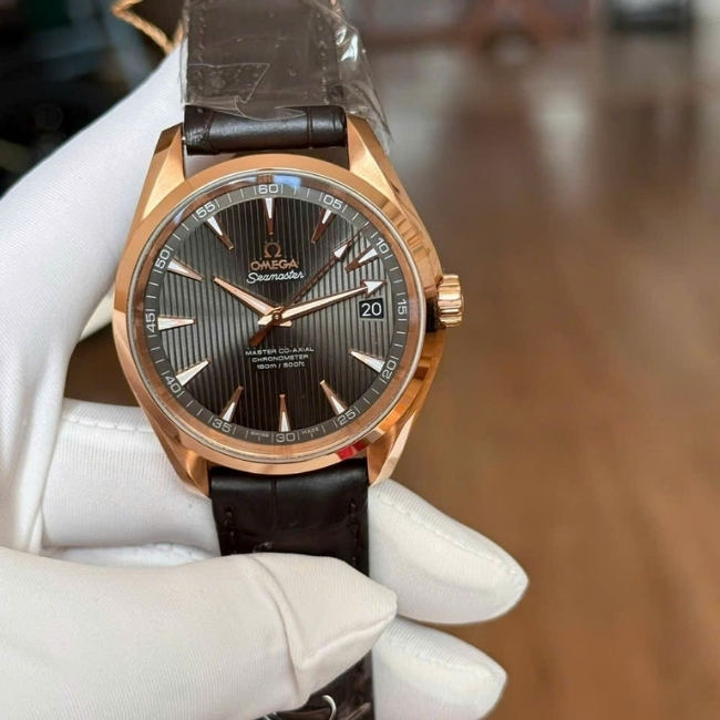 Omega Aqua Terra Master Chronometer Vàng đúc mặt đen 3 kim 1 lịch 38,5mm 6