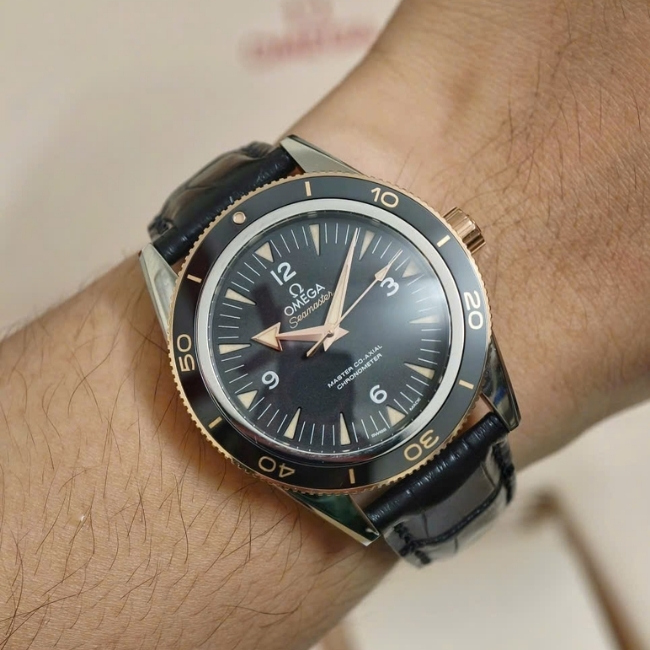 Omega Seamaster 300 41mm - Black bezel CeraGold 18k Master Chronometer bản dây da 2