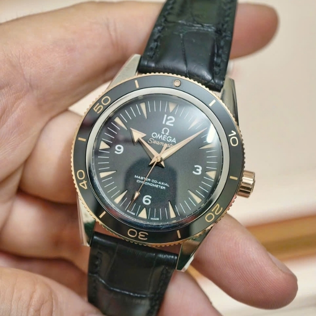 Omega Seamaster 300 41mm - Black bezel CeraGold 18k Master Chronometer bản dây da 7