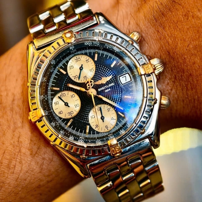 Breitling Chronomat B13048 39mm mặt số đen - Điểm vàng 18k - mặt kính phủ AR chống loá 1