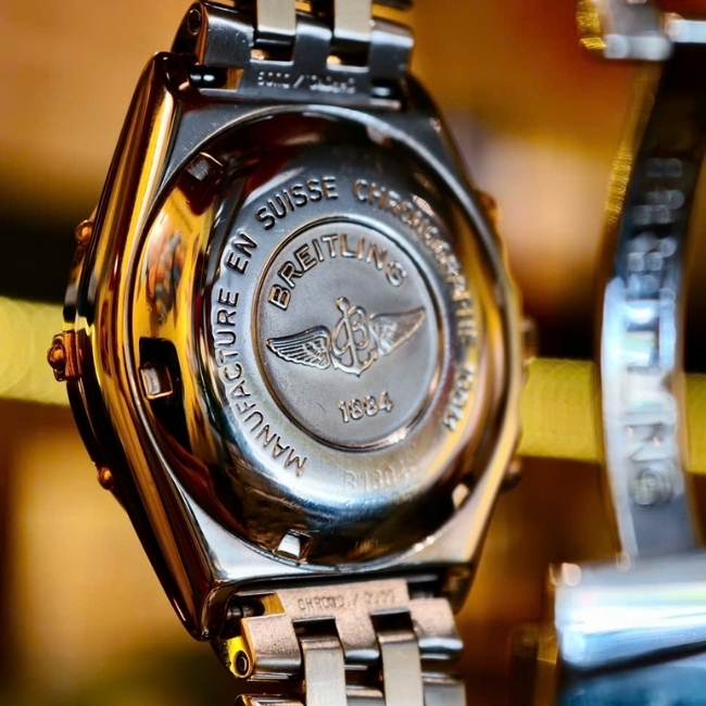 Breitling Chronomat B13048 39mm mặt số đen - Điểm vàng 18k - mặt kính phủ AR chống loá 3
