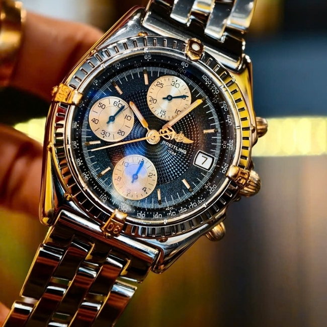 Breitling Chronomat B13048 39mm mặt số đen - Điểm vàng 18k - mặt kính phủ AR chống loá 8