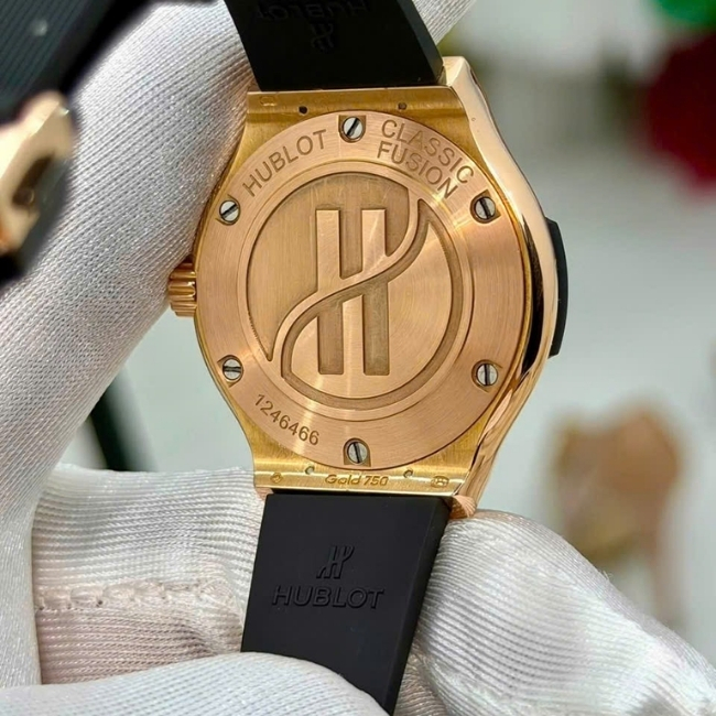 Hublot 581.OX.1180.RX.1104 18k Quartz 33mm 6