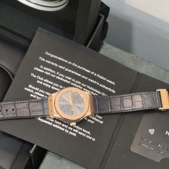 Hublot Classic Fusion 18k King Gold grey xám trải tia Auto 42mm 2