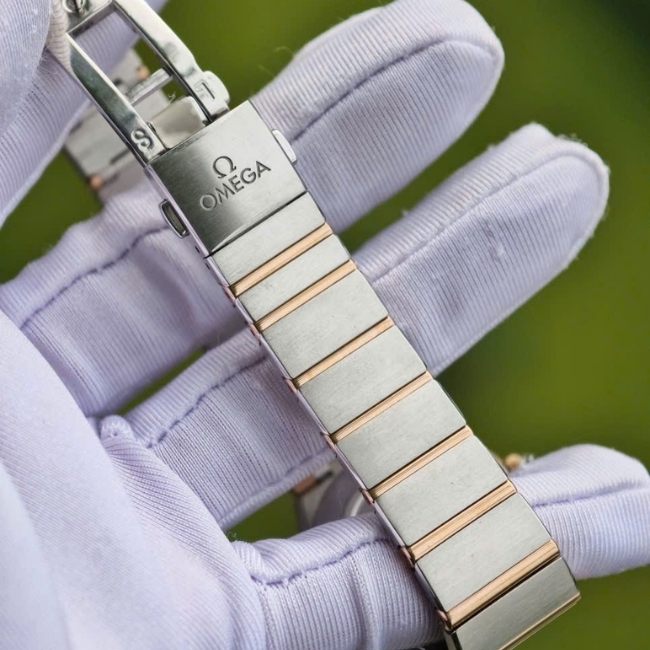 Omega Constellation Quartz 131.20.28.60.55.001 28mm MOP 18k Diamond 2