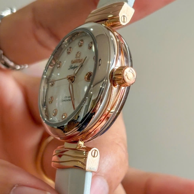 Omega De Ville Ladymatic MOP 18k Diamond 425.22.34.20.55.004 4