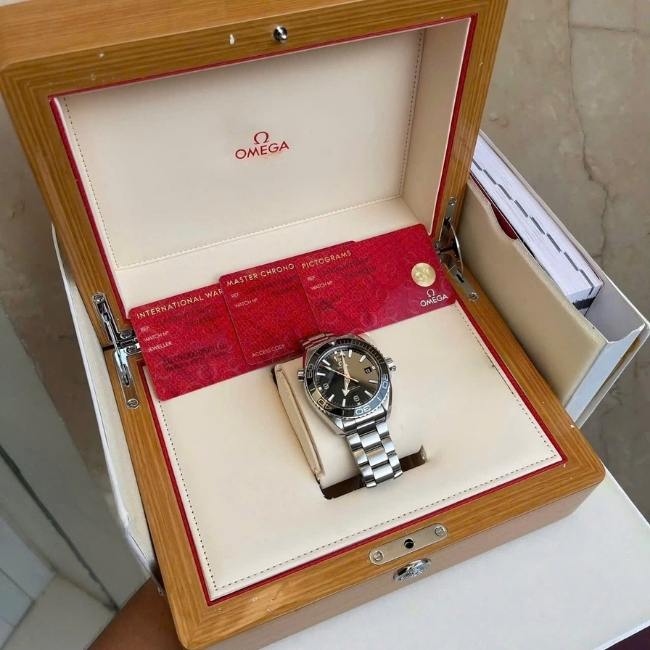 Omega Planet Ocean 600M Black Dial 43.5mm 215.30.44.21.01.001 5