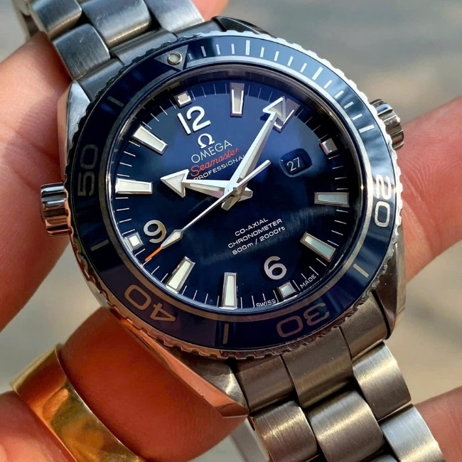Omega Seamaster Planet Ocean 600m 37.5mm Blue 232.90.38.20.03.001 1