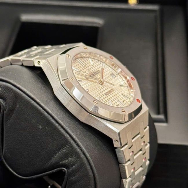 Audemars Piguet Royal Oak 37mm - White Dial Auto 2 Audemars Piguet Royal Oak 37mm - White Dial Auto 2