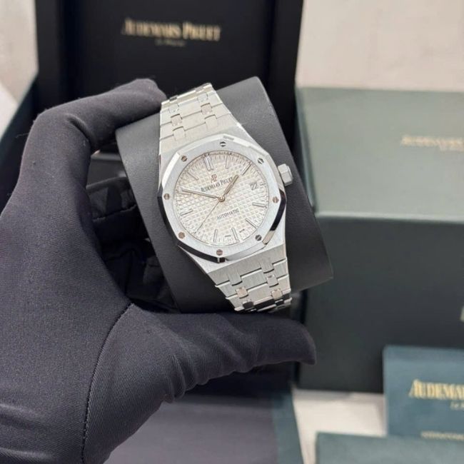 Audemars Piguet Royal Oak 37mm - White Dial Auto 6 Audemars Piguet Royal Oak 37mm - White Dial Auto 6