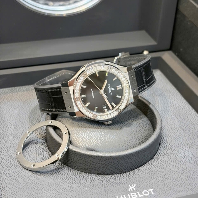 Hublot Classic Fusion Black Dial 38mm Niềng kim cương độ 38mm 1